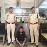 एसएसपी की चेतावनी का असर : उत्तराखंड भागा सट्टा कारोबारी पिंटू हलवाई खुद पहुंचा पुलिस कार्यालय,किया सरेंडर