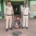 स्कूल में चोरी करने वाले चढ़े पुलिस के हत्थे, जंगल में छिपाया था माल… पूंजीपथरा पुलिस ने ऐसे खोला पूरा राज!