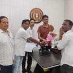“जमीन हमारी, मुआवजा 2008 का क्यों? SECL के खिलाफ किसानों का फूटा गुस्सा”16 साल बाद भी पुराना भाव! भू-अर्जन मुआवजे को लेकर किसानों ने वित्त मंत्री से लगाई गुहार