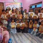 *एकलव्य में&nbsp; 26 विद्यार्थियों के चयन से”वनांचल के ‘नवोदय गुरु’ और ‘गुरु द्रोण ‘ टिकेश्वर पटेल का भव्य सम्मान, चयनित विद्यार्थियों को भी किया गया सम्मानित”*