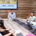 जनसरोकार से जुड़े लंबित प्रकरणों के त्वरित एवं गुणवत्तापूर्ण निराकरण पर कलेक्टर ने दिया विशेष जोर