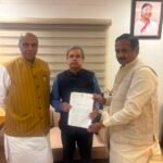 रायगढ़ रेलवे स्टेशन पर 8 महत्वपूर्ण ट्रेनों के ठहराव की मांग, रेलवे बोर्ड चेयरमैन से सांसद श्री देवेन्द्र प्रताप सिंह ने की मुलाकात